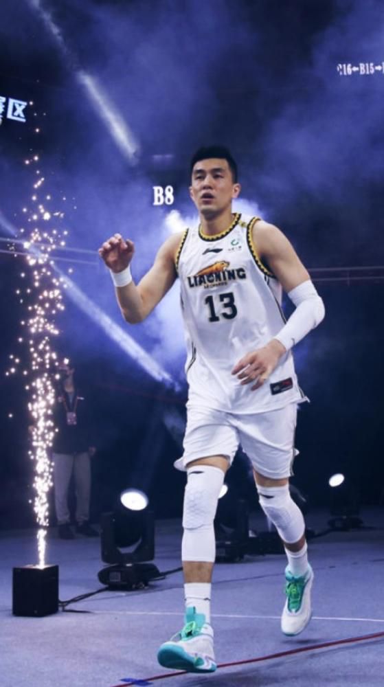 第24分钟，热那亚前场右路斜传到禁区内，巴斯克斯与尤文球员拼抢时摔倒在地，主裁判没有表示！